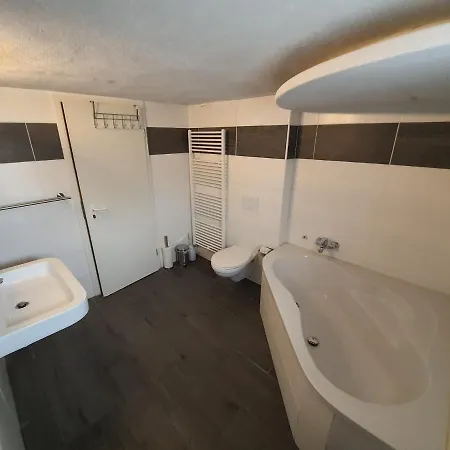 Souterrain-wohnung Nahe Phantasialand *